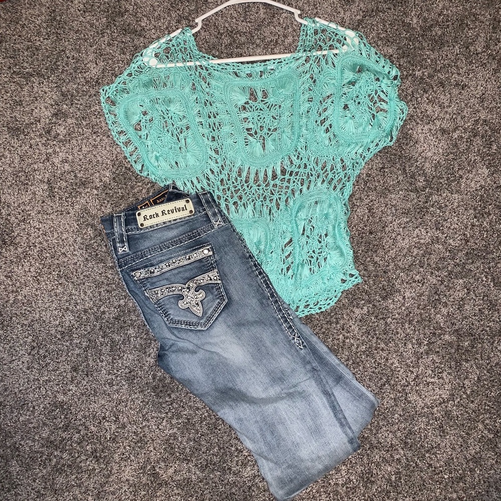 Maurice’s shirt size small!